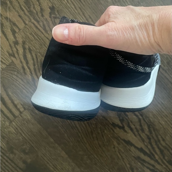 Nike boys basketball shoes Kyrie Irving - Picture 4 of 6